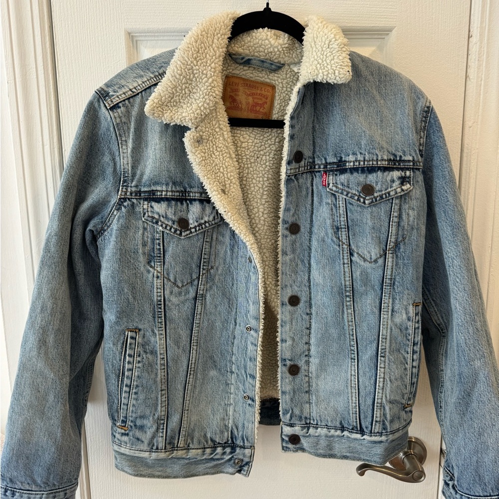 Levi's Men's Light Blue Denim Jacket with Sherpa Lining